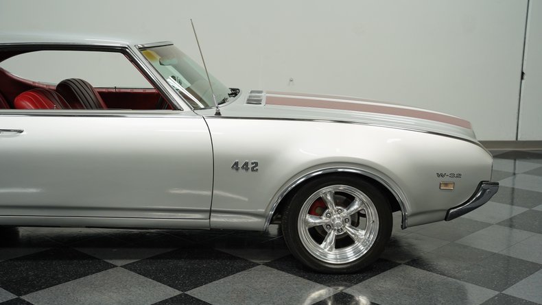 Unknown-Cutlass-1969-Platinum-Red-28