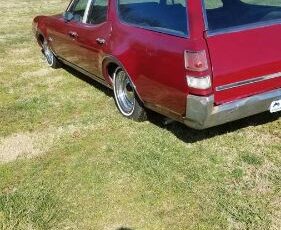 Unknown-Cutlass-1969-Red-Black-3