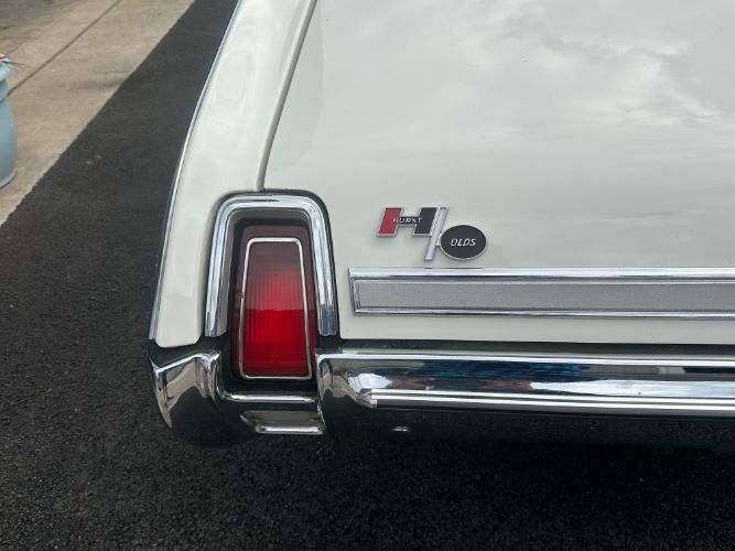 Unknown-Cutlass-1969-Triple-White-White-1