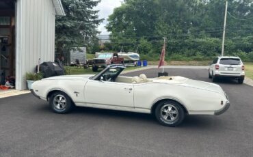 Unknown-Cutlass-1969-Triple-White-White-10