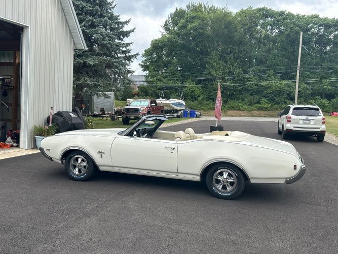 Unknown-Cutlass-1969-Triple-White-White-11