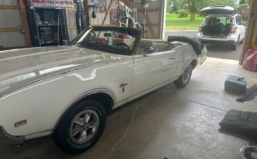 Unknown-Cutlass-1969-Triple-White-White-12
