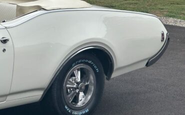 Unknown-Cutlass-1969-Triple-White-White-14