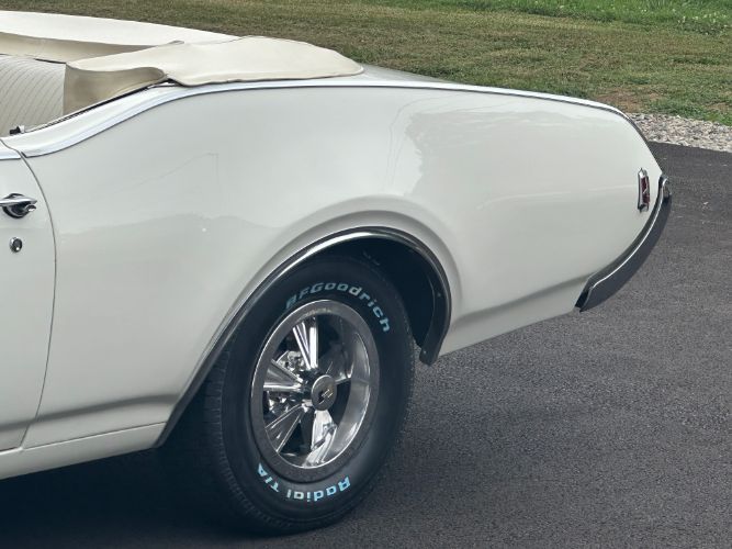 Unknown-Cutlass-1969-Triple-White-White-14