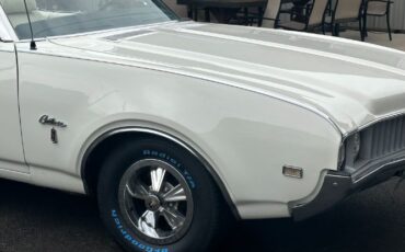 Unknown-Cutlass-1969-Triple-White-White-15