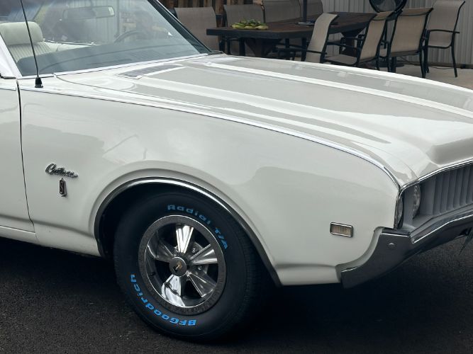 Unknown-Cutlass-1969-Triple-White-White-15