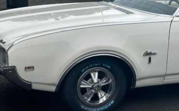 Unknown-Cutlass-1969-Triple-White-White-17