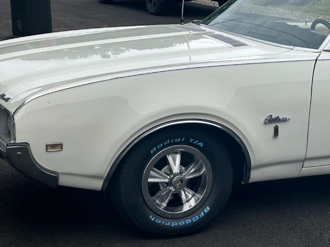 Unknown-Cutlass-1969-Triple-White-White-17