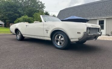 Unknown-Cutlass-1969-Triple-White-White-18