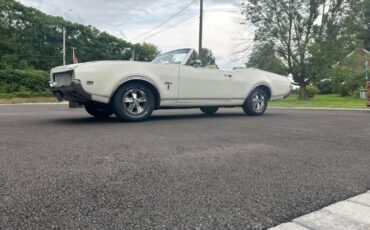 Unknown-Cutlass-1969-Triple-White-White-19