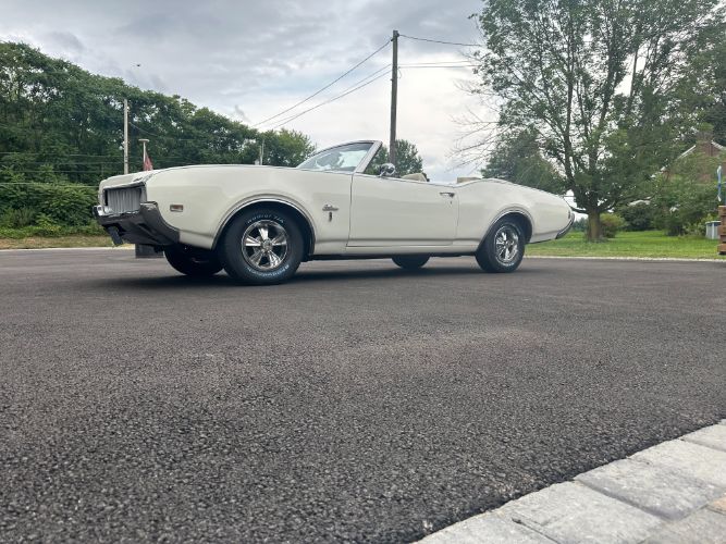 Unknown-Cutlass-1969-Triple-White-White-19