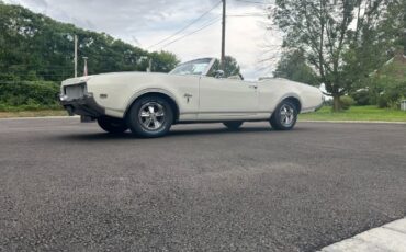 Unknown-Cutlass-1969-Triple-White-White-25