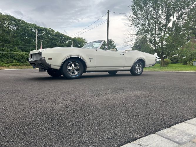 Unknown-Cutlass-1969-Triple-White-White-25