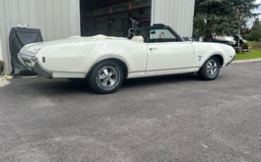 Unknown-Cutlass-1969-Triple-White-White-26