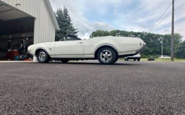 Unknown-Cutlass-1969-Triple-White-White-27