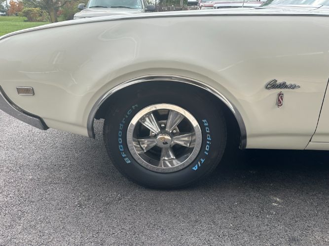 Unknown-Cutlass-1969-Triple-White-White-29