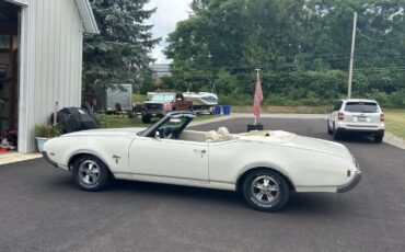 Unknown-Cutlass-1969-Triple-White-White-30
