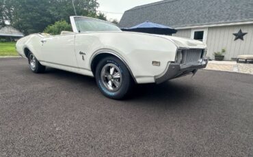 Unknown-Cutlass-1969-Triple-White-White-33