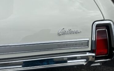 Unknown-Cutlass-1969-Triple-White-White-36
