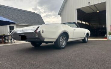 Unknown-Cutlass-1969-Triple-White-White