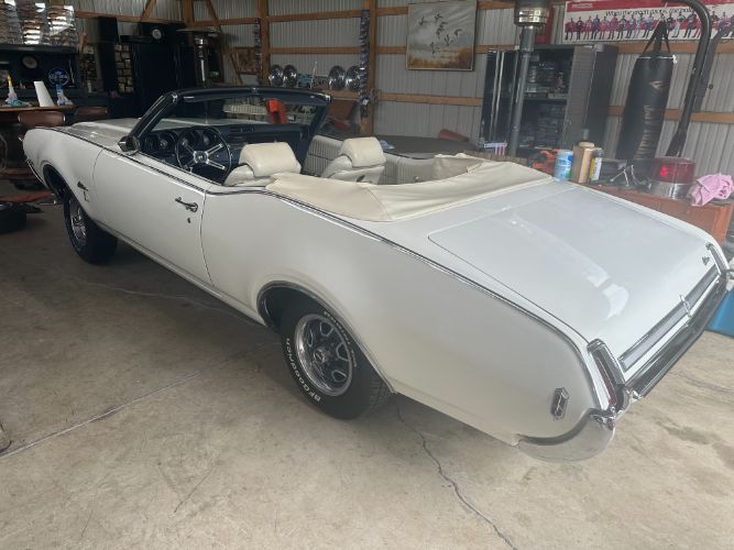 Unknown-Cutlass-1969-Triple-White-White-6