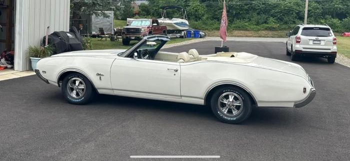 Unknown-Cutlass-1969-Triple-White-White-7
