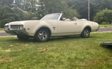 Unknown-Cutlass-1969-Triple-White-White-8