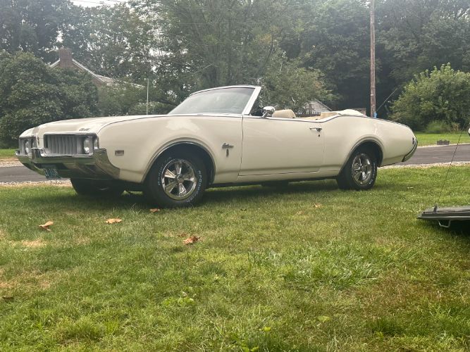 Unknown-Cutlass-1969-Triple-White-White-8