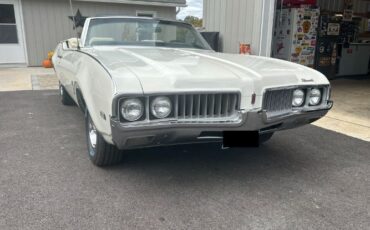 Unknown-Cutlass-1969-Triple-White-White-9