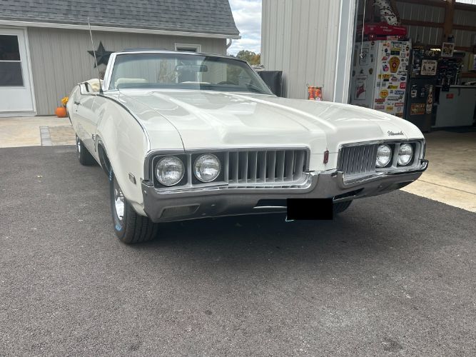 Unknown-Cutlass-1969-Triple-White-White-9
