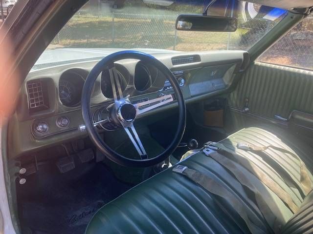 Unknown-Cutlass-1969-White-10
