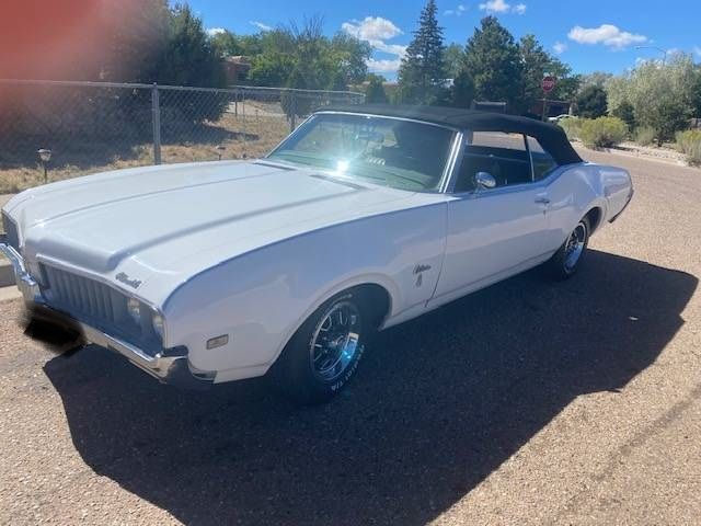 Unknown-Cutlass-1969-White-11