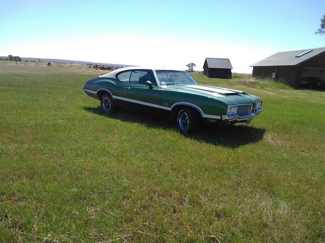 Unknown-Cutlass-1970-Green-Green