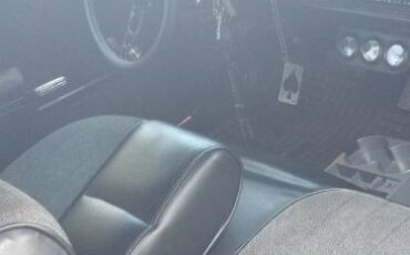 Unknown-Cutlass-1971-Black-Leather-2