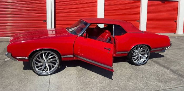 Unknown-Cutlass-1971-Red-Red