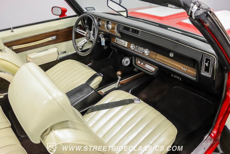 Unknown-Cutlass-1971-Red-White-27