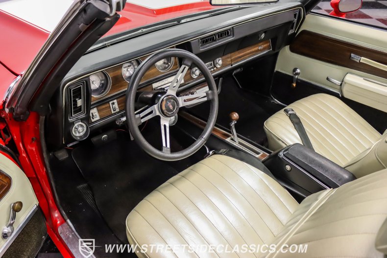 Unknown-Cutlass-1971-Red-White-5
