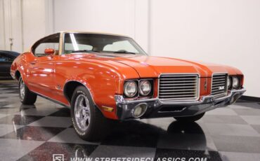 Unknown-Cutlass-1972-Flame-Orange-Covert-Gold-5