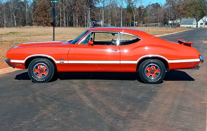 Unknown-Cutlass-1972-Flame-OrangeWhite-S-Black-19