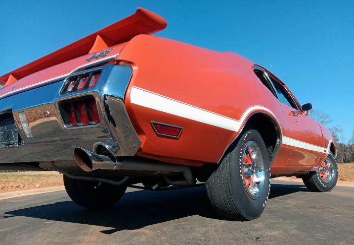 Unknown-Cutlass-1972-Flame-OrangeWhite-S-Black-20
