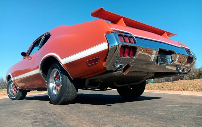 Unknown-Cutlass-1972-Flame-OrangeWhite-S-Black-22