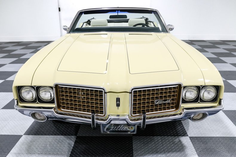 Unknown-Cutlass-1972-Yellow-White-1