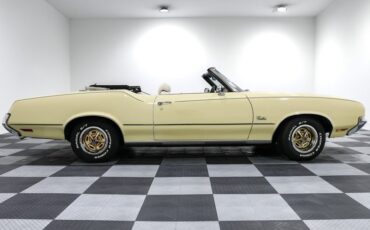Unknown-Cutlass-1972-Yellow-White-10