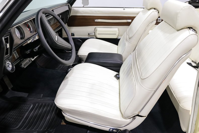 Unknown-Cutlass-1972-Yellow-White-17