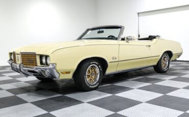 Unknown-Cutlass-1972-Yellow-White-2