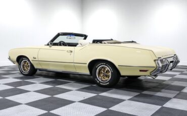 Unknown-Cutlass-1972-Yellow-White-5