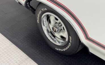 Unknown-Cutlass-supreme-1970-Porcelain-White-Black-14