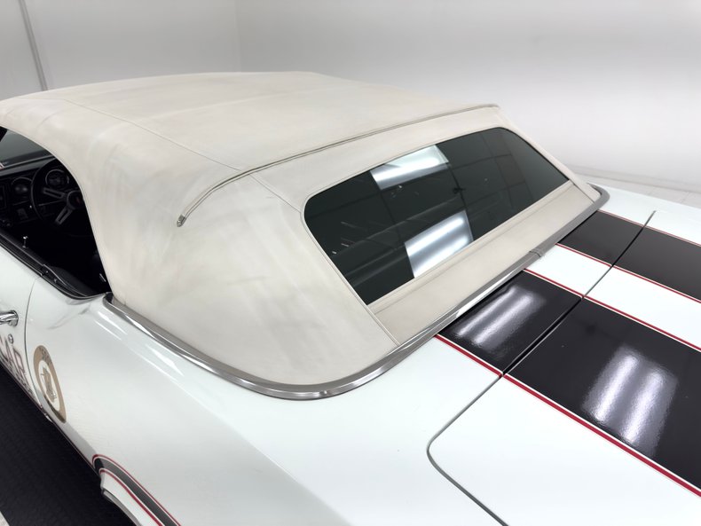Unknown-Cutlass-supreme-1970-Porcelain-White-Black-16