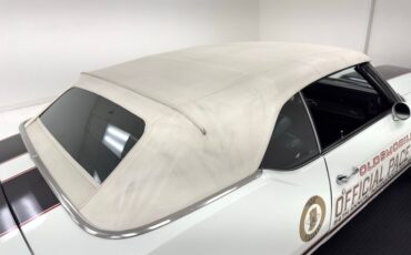 Unknown-Cutlass-supreme-1970-Porcelain-White-Black-17