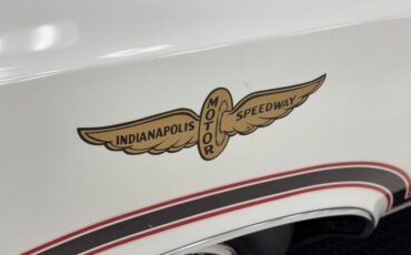 Unknown-Cutlass-supreme-1970-Porcelain-White-Black-26